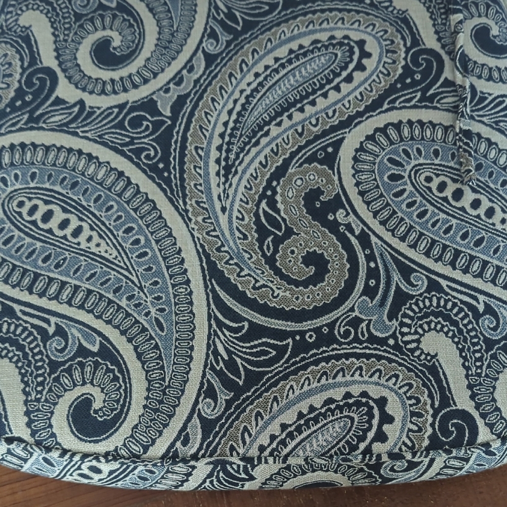 Elegant Patio Chair Cushion in Indigo and Cream- Single Cushion NWT